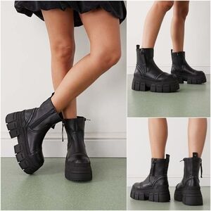 [SOLD]Buffalo Gospher Platform Zip Bootie in Black - Size EU 38 / Women's US 7.5